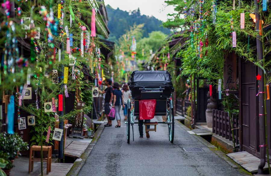 飛騨高山の古い街並みを散策 中橋+陣屋+本町を地元ガイドがご案内/約45